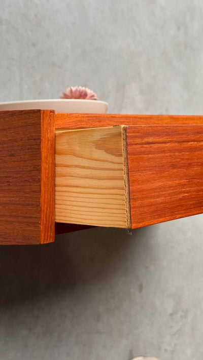 
                  
                    Vintage wandkastje teak metalen knopje - LOUI.STORE
                  
                