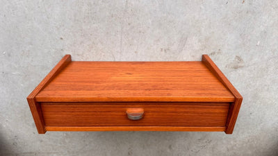 
                  
                    Vintage wandkastje teak metalen knopje - LOUI.STORE
                  
                