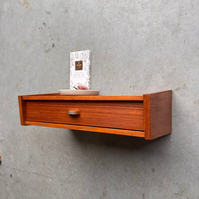 
                  
                    Vintage wandkastje teak metalen knopje - LOUI.STORE
                  
                