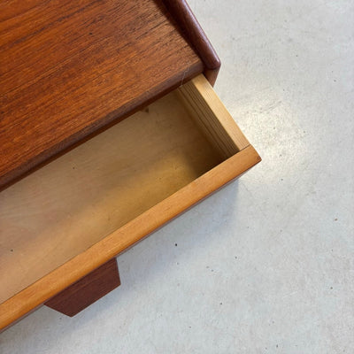 
                  
                    Vintage wandkastje teak spits greepje - LOUI.STORE
                  
                