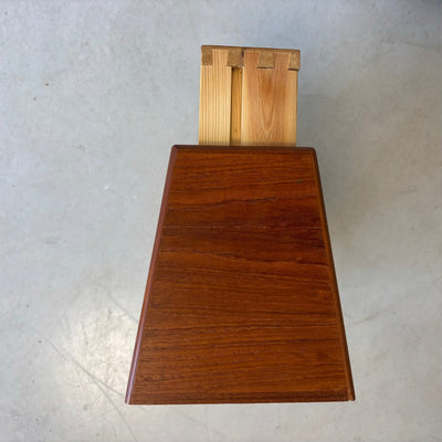 
                  
                    Vintage wandkastje teak spits greepje - LOUI.STORE
                  
                