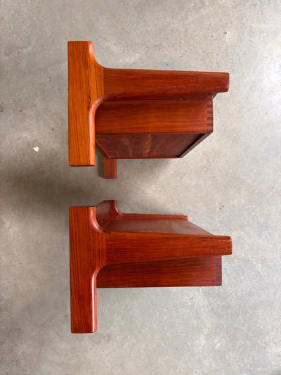 
                  
                    Vintage wandkastjes Kai Kristiansen teak set 2* - LOUI.STORE
                  
                