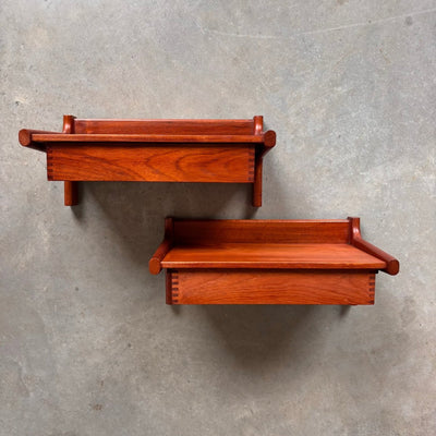 
                  
                    Vintage wandkastjes Kai Kristiansen teak set 2* - LOUI.STORE
                  
                