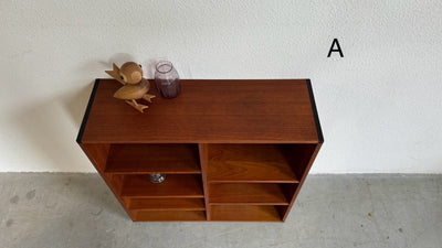 
                  
                    Vintage wandkastjes met ebbenhouten rand - LOUI.STORE
                  
                