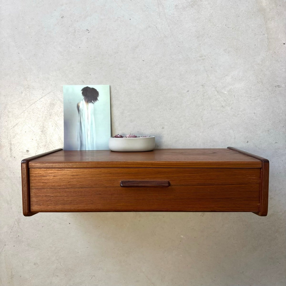 Vintage wandkastjes teak smal greepje - LOUI.STORE