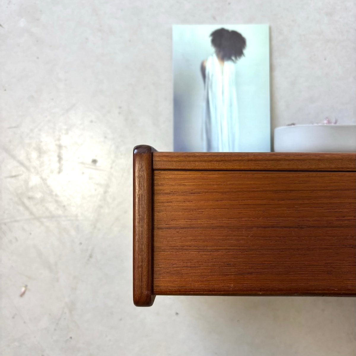 
                  
                    Vintage wandkastjes teak smal greepje - LOUI.STORE
                  
                