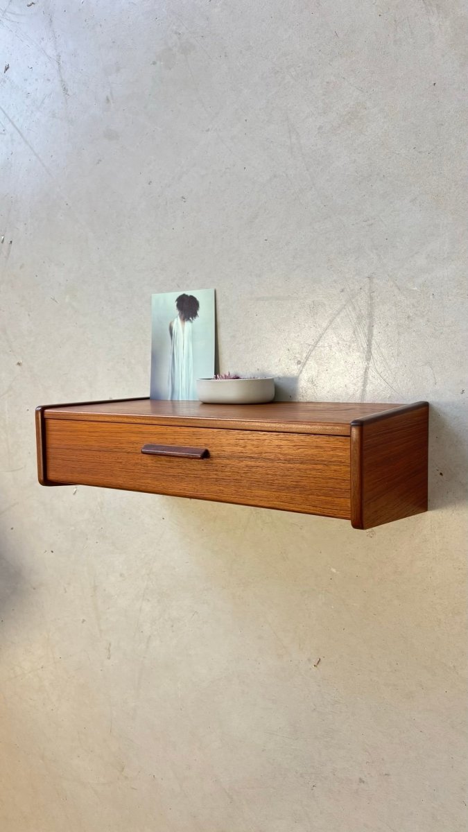 
                  
                    Vintage wandkastjes teak smal greepje - LOUI.STORE
                  
                