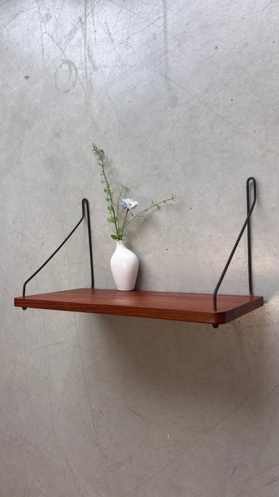 
                  
                    Vintage wandplank afgeronde hoek teak - LOUI
                  
                