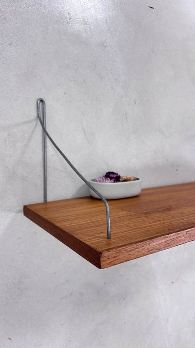 
                  
                    Vintage wandplank teak 55cm - LOUI.STORE
                  
                