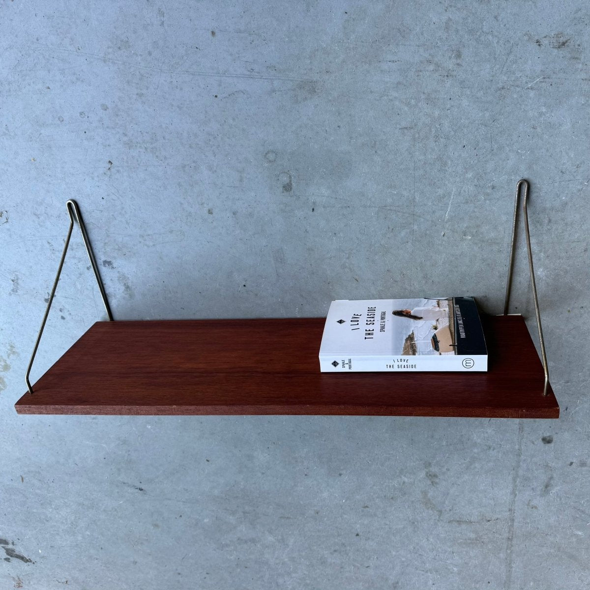 
                  
                    Vintage wandplank teak 60cm - LOUI.STORE
                  
                