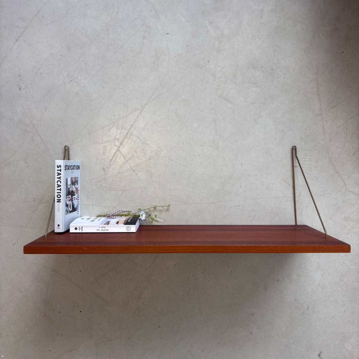 
                  
                    Vintage wandplank teak 80cm - LOUI.STORE
                  
                