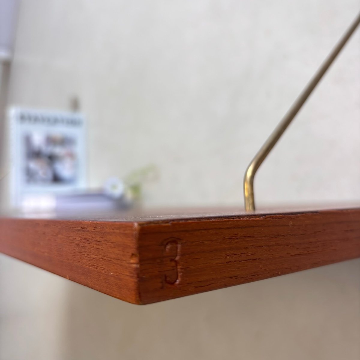 
                  
                    Vintage wandplank teak 80cm - LOUI.STORE
                  
                