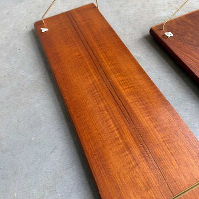 
                  
                    Vintage wandplankje teak ronde hoek - LOUI
                  
                