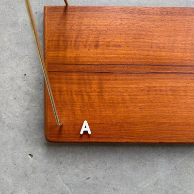 
                  
                    Vintage wandplankje teak ronde hoek - LOUI
                  
                