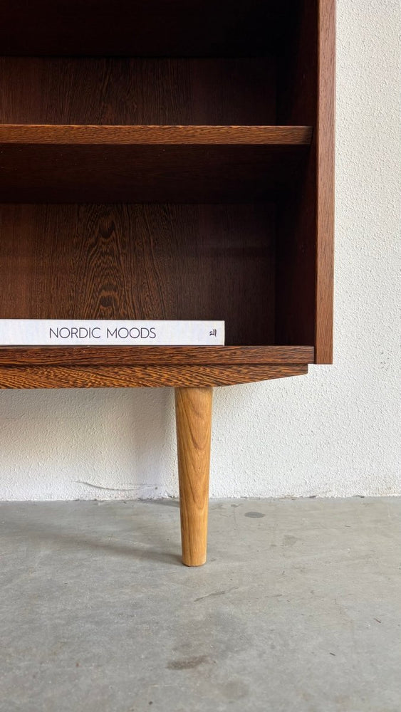 
                  
                    Vintage wengé Hundevad boekenkast - LOUI.STORE
                  
                