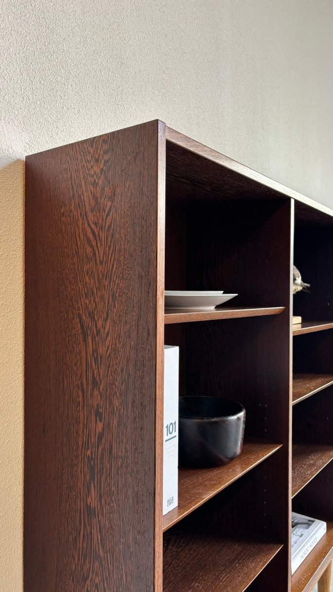 
                  
                    Vintage wengé Hundevad boekenkast - LOUI.STORE
                  
                