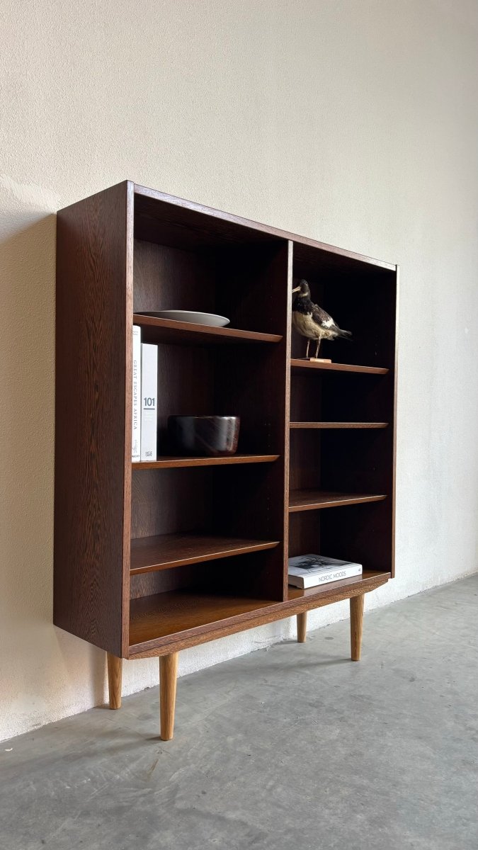 
                  
                    Vintage wengé Hundevad boekenkast - LOUI.STORE
                  
                