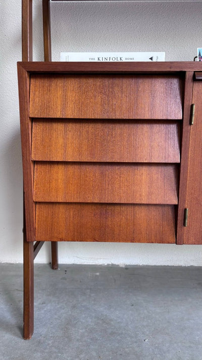 
                  
                    Wandkast - secretaire in teak - LOUI.STORE
                  
                