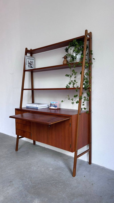 
                  
                    Wandkast - secretaire in teak - LOUI.STORE
                  
                