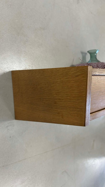 
                  
                    Wandkastje eiken metaal greepje - LOUI.STORE
                  
                