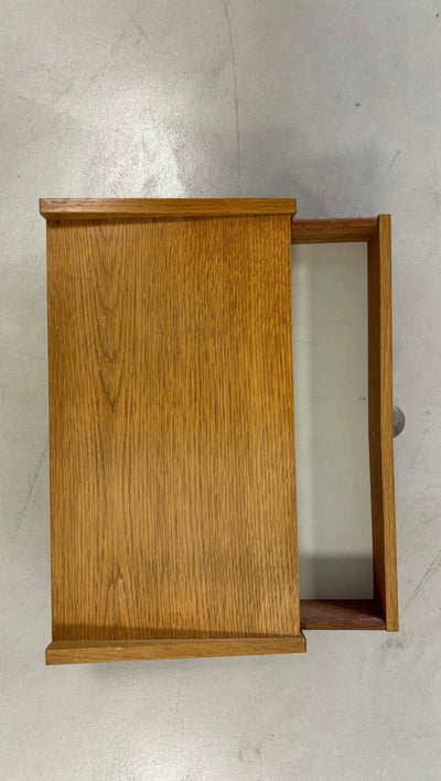 
                  
                    Wandkastje eiken metaal greepje - LOUI.STORE
                  
                