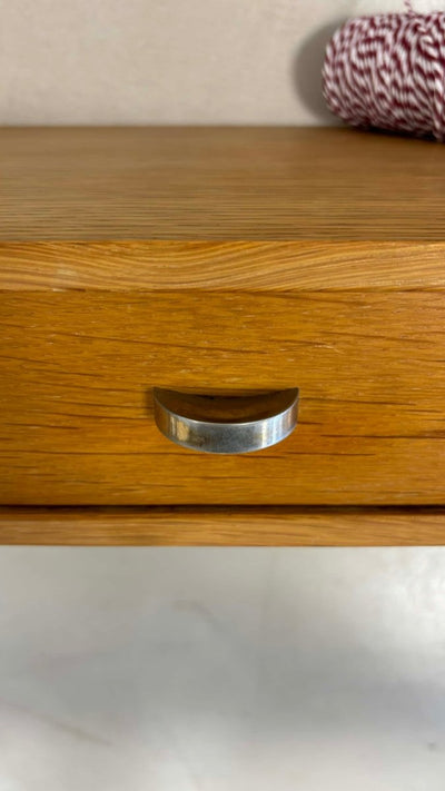 
                  
                    Wandkastje eiken metaal greepje - LOUI.STORE
                  
                