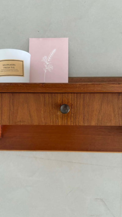 
                  
                    Wandkastje met lade teak - LOUI.STORE
                  
                