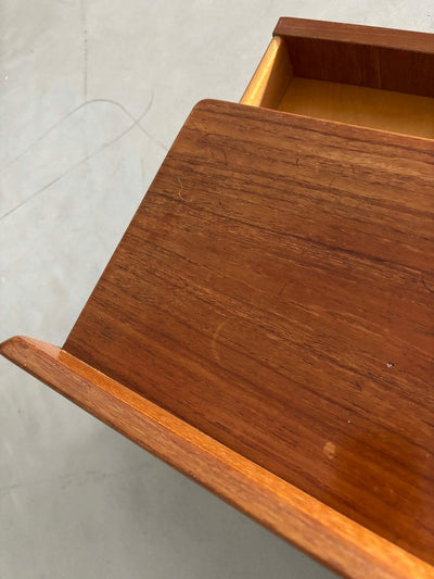 
                  
                    Wandkastje met lade teak - LOUI.STORE
                  
                