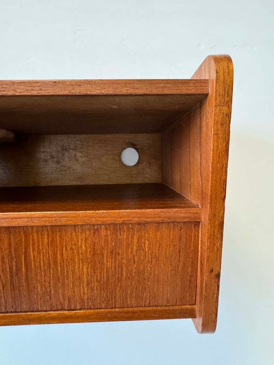 
                  
                    Wandkastje teak met lade en vak - LOUI.STORE
                  
                