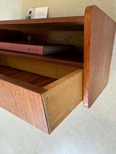 
                  
                    Wandkastje teak met lade en vak - LOUI.STORE
                  
                