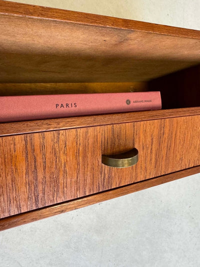 
                  
                    Wandkastje teak met lade en vak - LOUI.STORE
                  
                