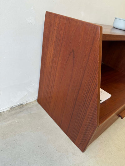 
                  
                    Wandkastje teak met lade hoog - LOUI.STORE
                  
                