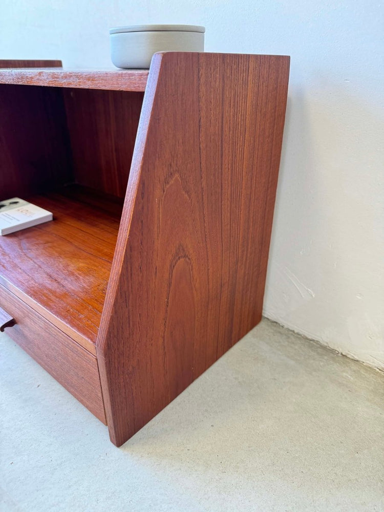 
                  
                    Wandkastje teak met lade hoog - LOUI.STORE
                  
                