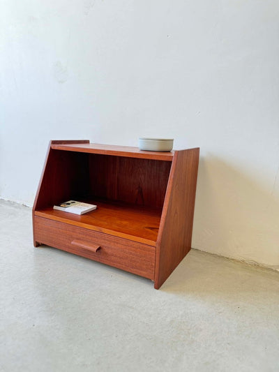 
                  
                    Wandkastje teak met lade hoog - LOUI.STORE
                  
                