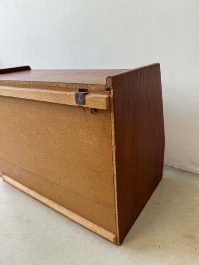 
                  
                    Wandkastje teak met lade hoog - LOUI.STORE
                  
                