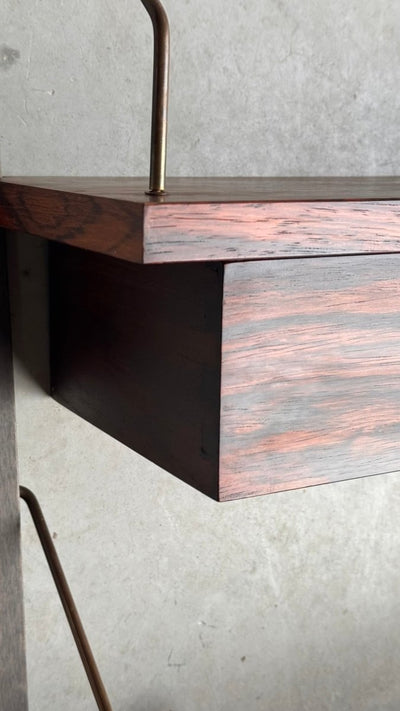 
                  
                    Wandsysteem palissander 2 lades - LOUI.STORE
                  
                