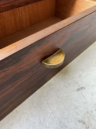 
                  
                    Wandsysteem palissander 2 lades - LOUI.STORE
                  
                