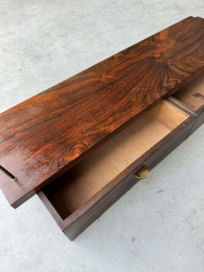 
                  
                    Wandsysteem palissander 2 lades - LOUI.STORE
                  
                