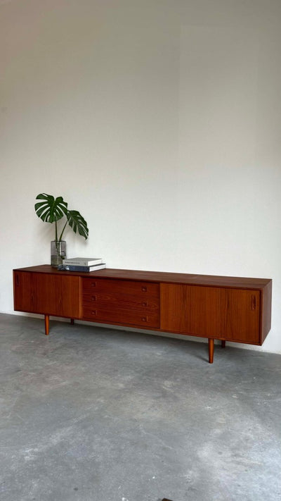 
                  
                    XL lowboard in teak - LOUI.STORE
                  
                