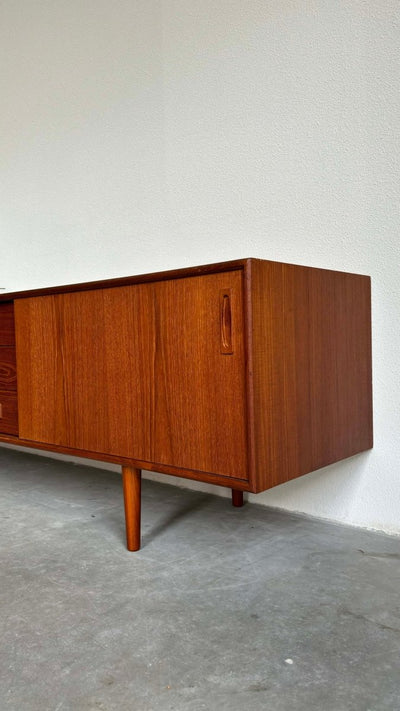 
                  
                    XL lowboard in teak - LOUI.STORE
                  
                