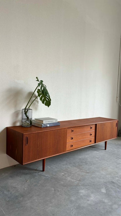 
                  
                    XL lowboard in teak - LOUI.STORE
                  
                