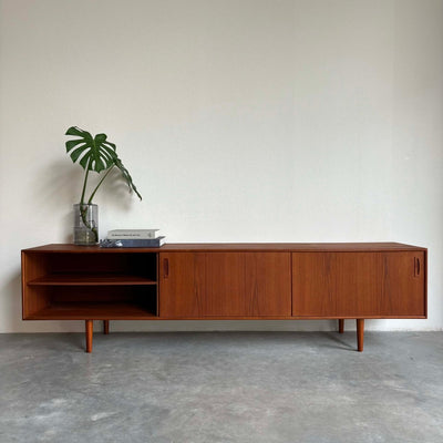 
                  
                    XL lowboard in teak - LOUI.STORE
                  
                