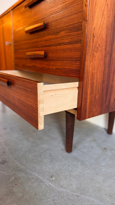 
                  
                    Zweeds sideboard door Nils Jonsson voor Troeds - LOUI.STORE
                  
                