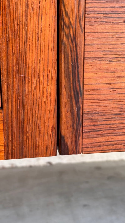 
                  
                    Zweeds sideboard door Nils Jonsson voor Troeds - LOUI.STORE
                  
                