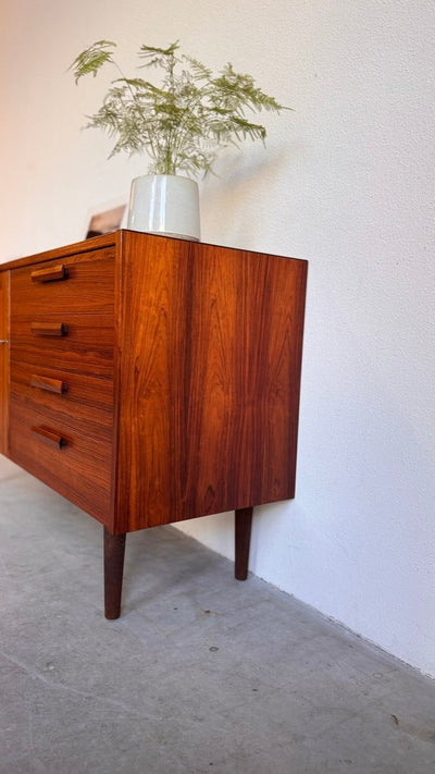 
                  
                    Zweeds sideboard door Nils Jonsson voor Troeds - LOUI.STORE
                  
                