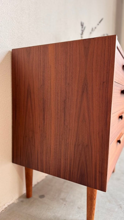 
                  
                    Zweedse ladekast Nils Jonsson Domi Monté serie - LOUI.STORE
                  
                