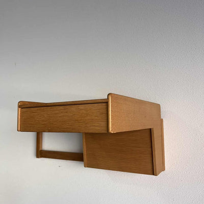 
                  
                    2 eiken nachtkastjes + magazine houder - LOUI.STORE
                  
                