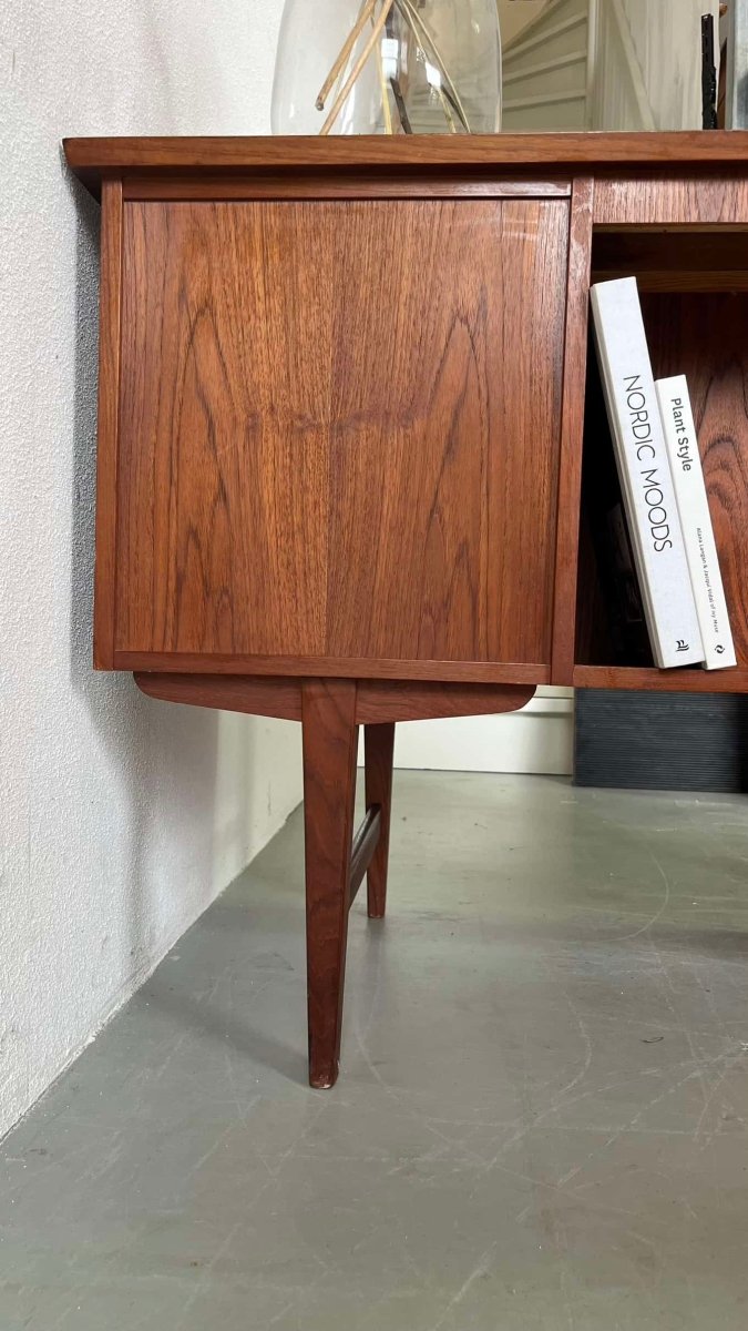 
                  
                    2 zijdig bureau ladeblok teak - LOUI.STORE
                  
                