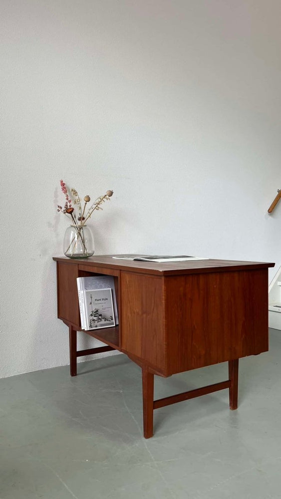 
                  
                    2 zijdig bureau ladeblok teak - LOUI.STORE
                  
                