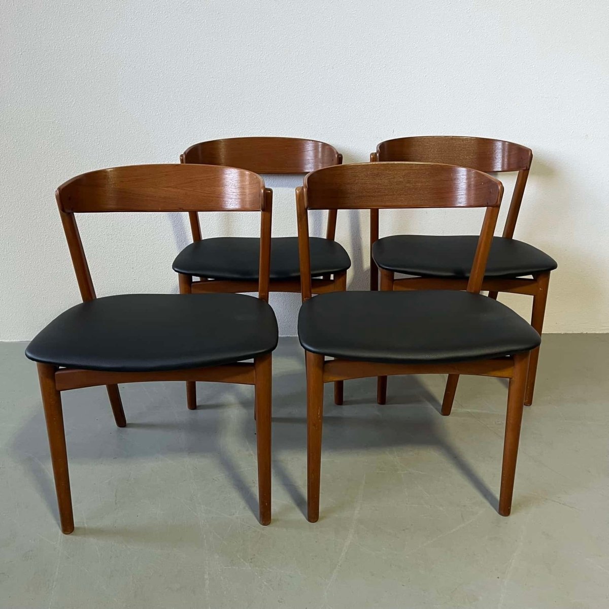4 Farstrup stoelen curved - LOUI.STORE
